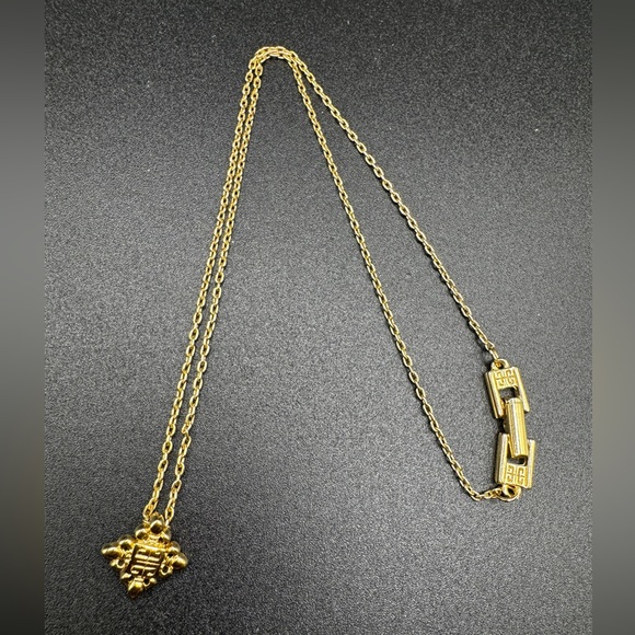 LOT 1408 18K gold plated Givenchy necklace micro size - Picture 7 of 8